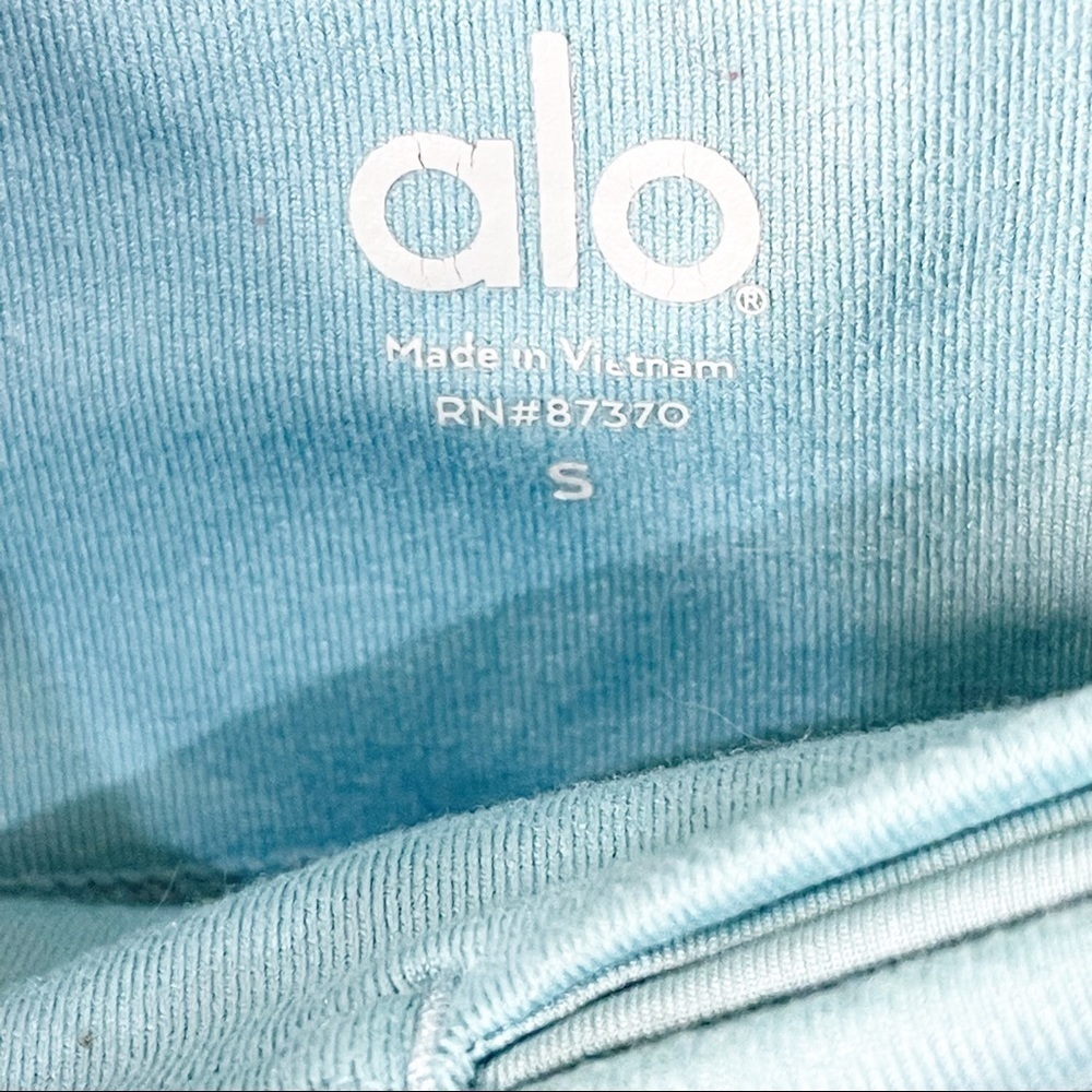 ALO Yoga Blue Green Range Mesh Crop Leggings Size Small - Picture 6 of 8
